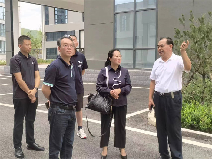 武隆生態(tài)環(huán)保局副局長王友乾對勁牛集團(tuán)這些生物技術(shù)表示了合作意愿，并表示要進(jìn)一步了解。