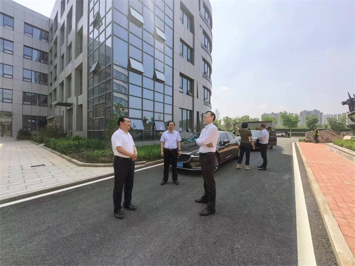 濟(jì)南市科技局、統(tǒng)戰(zhàn)部、商河縣鄉(xiāng)村振興局等領(lǐng)導(dǎo)蒞臨勁牛集團(tuán)考察指導(dǎo)工作